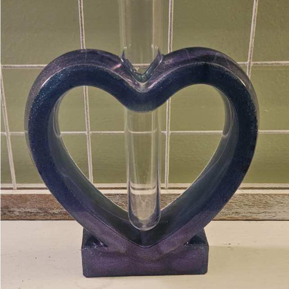 Handmade resin single rose bud holder
